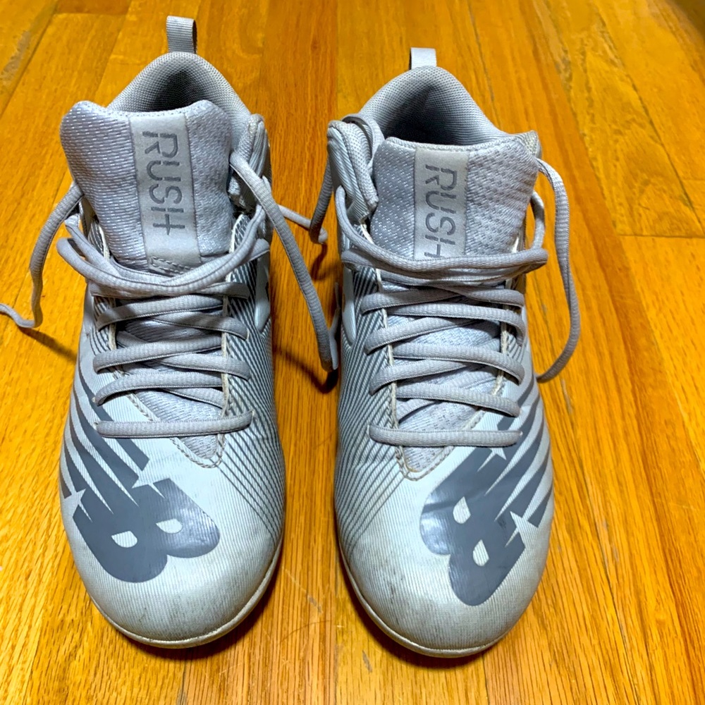 Boys size 5 Under Armour lacrosse cleats